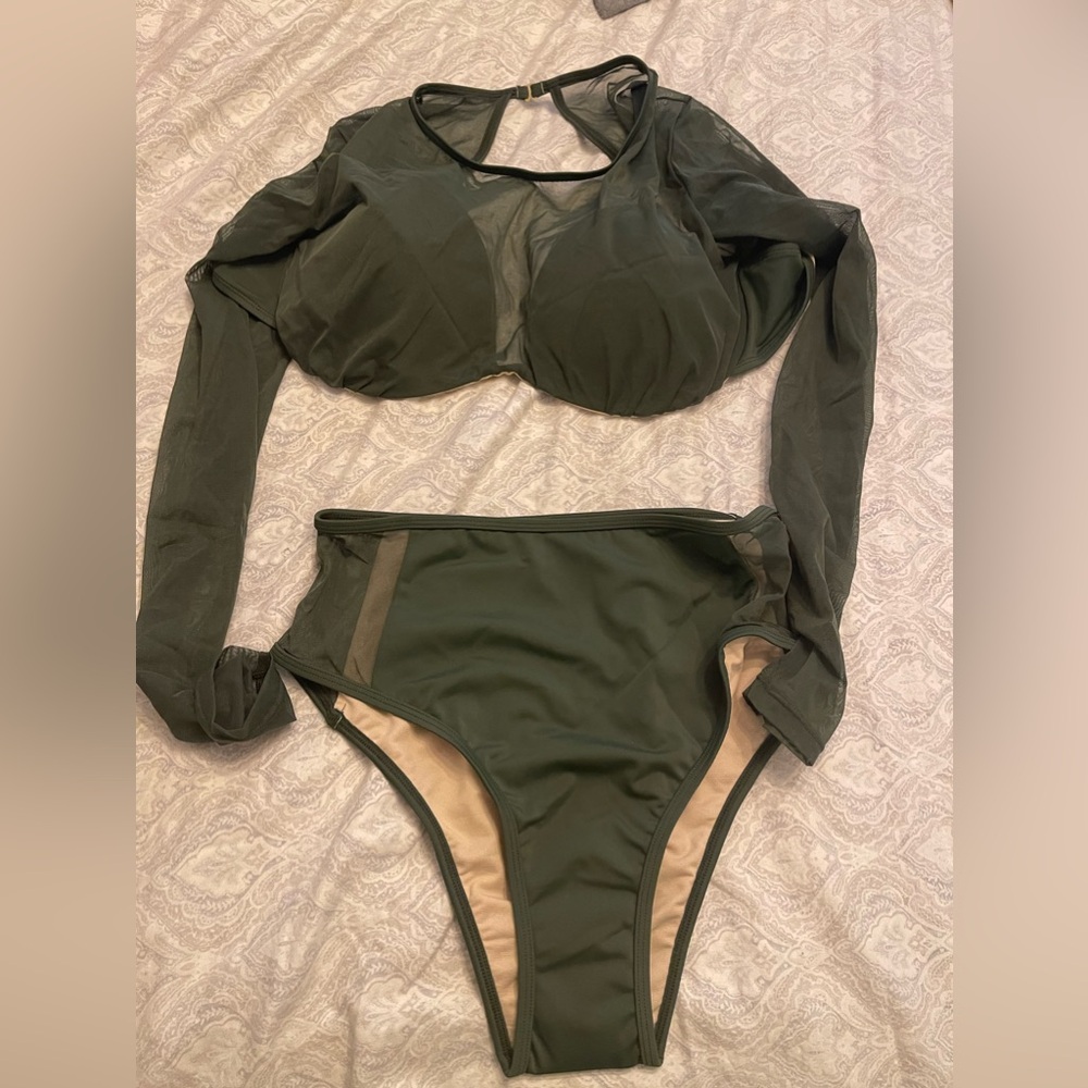 Nwot long sleeve swim